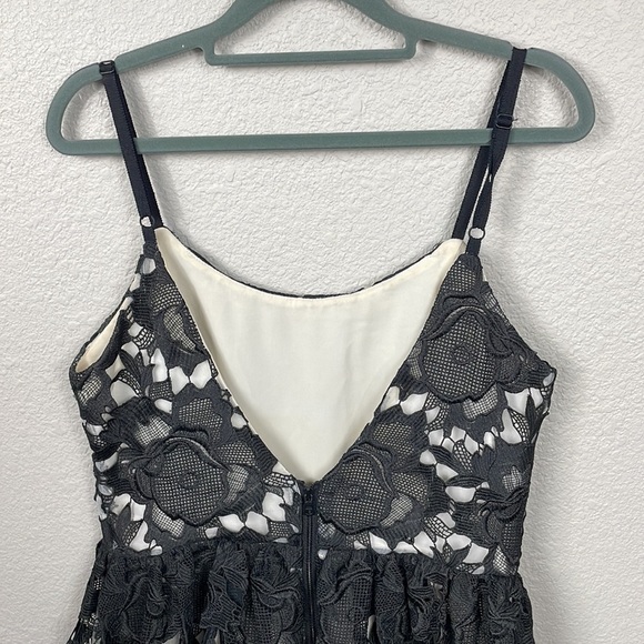 Rare Alice + Olivia Guipure Embroidered Lace Dress Fit Flare Mini Black Cream 8 - Picture 6 of 15